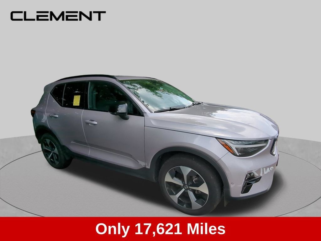 Used 2026 Volvo XC40 B5 Plus AWD/4WD image 9