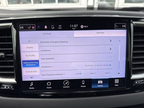 Used 2024 Chrysler Pacifica Touring-L image 13