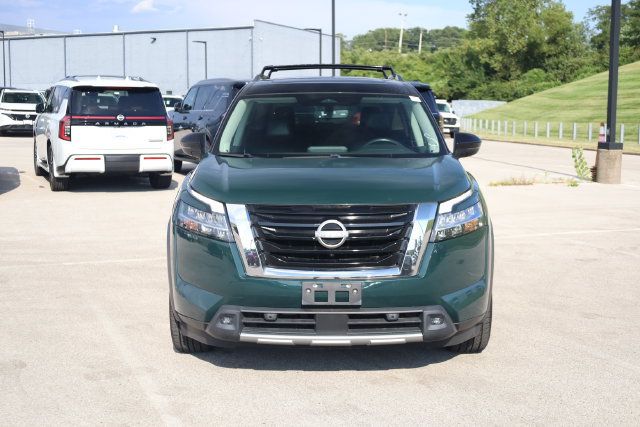 Used 2023 Nissan Pathfinder SL w/ SL Premium Package AWD/4WD image 3