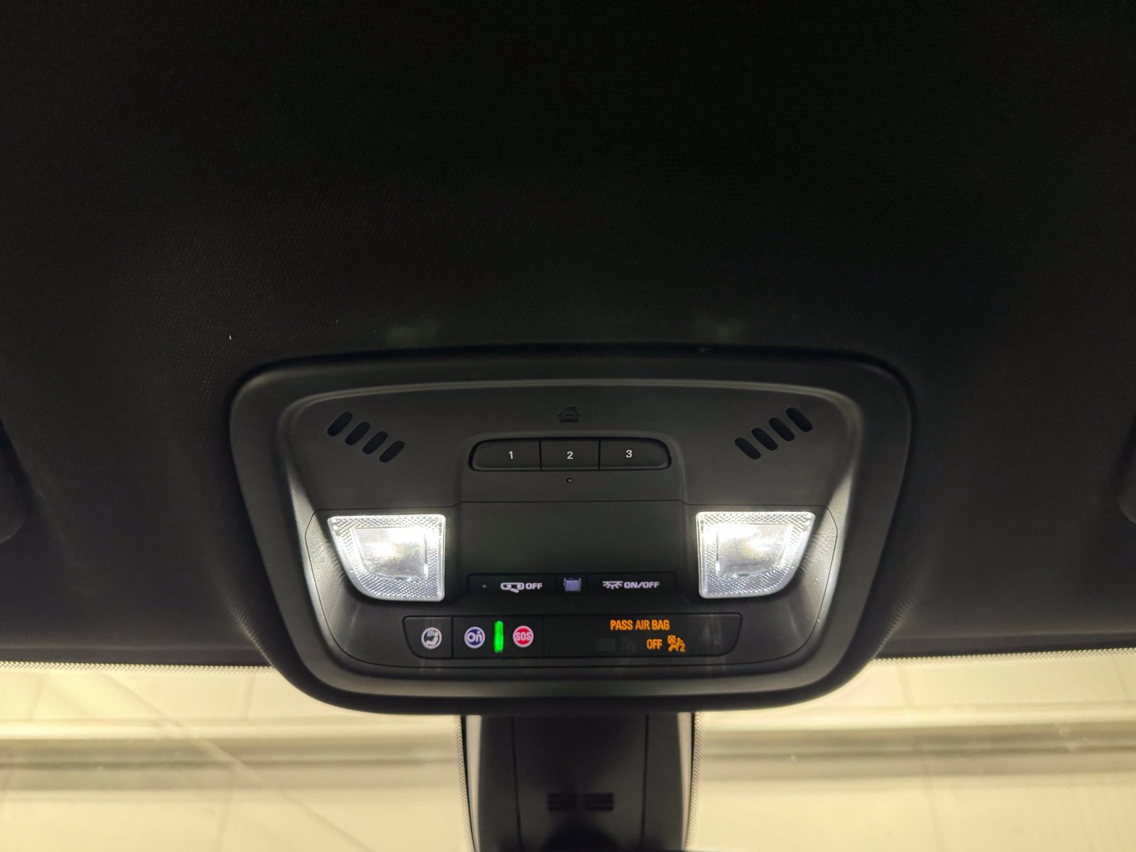 Used 2023 Chevrolet Traverse LT FWD image 30