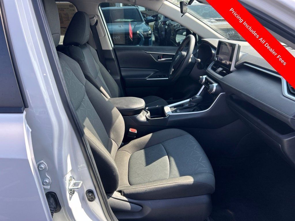 Used 2024 Toyota RAV4 XLE FWD image 21