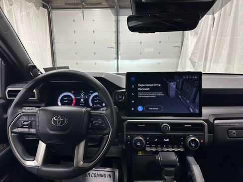 Used 2025 Toyota 4Runner Limited AWD/4WD image 16