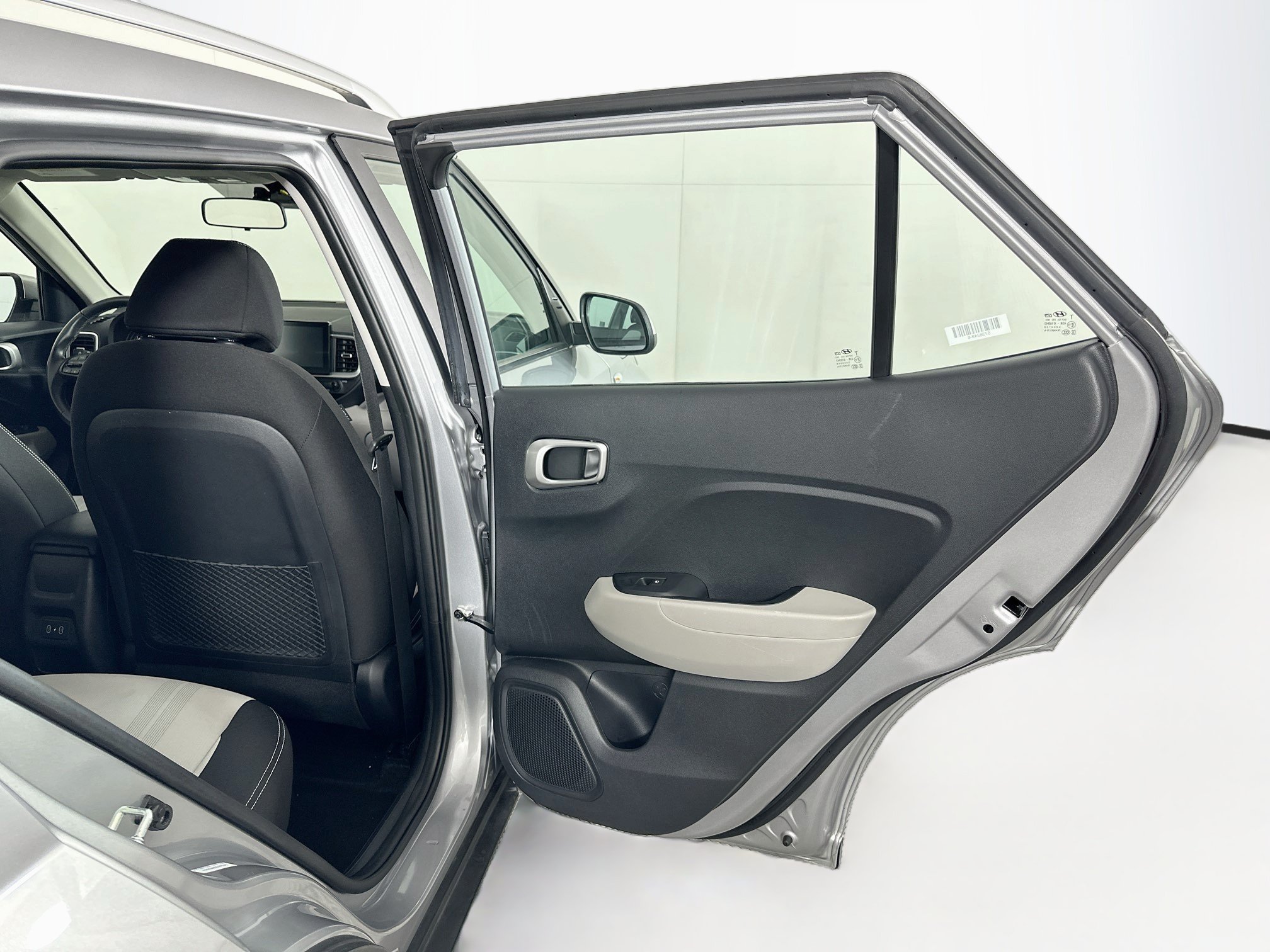 Used 2025 Hyundai Venue SEL FWD image 29