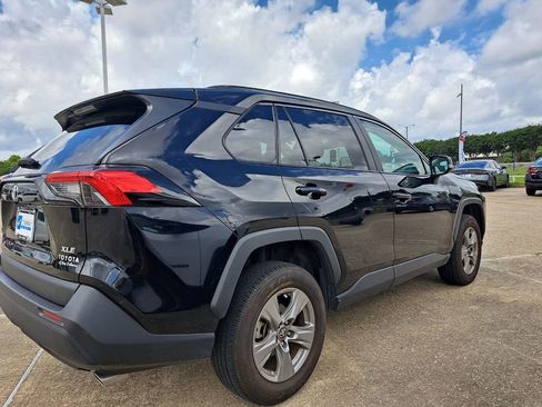 Used 2024 Toyota RAV4 XLE w/ Convenience Package FWD image 4