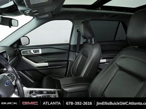 Used 2022 Ford Explorer XLT w/ Equipment Group 202A image 6