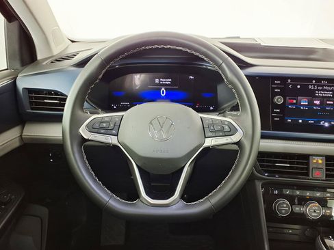 Used 2024 Volkswagen Taos SE w/ Panoramic Sunroof Package FWD image 15