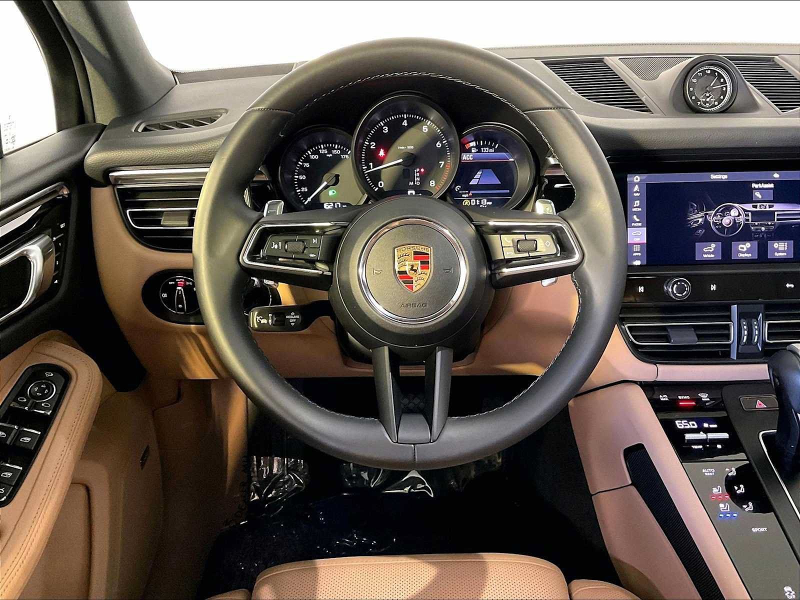 Certified 2024 Porsche Macan AWD/4WD image 15