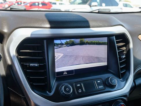 Used 2022 GMC Acadia SLE w/ Driver Convenience Package FWD image 24