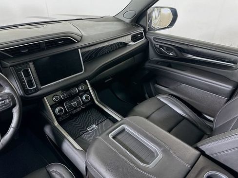 Used 2021 GMC Yukon Denali w/ Denali Premium Package AWD/4WD image 30