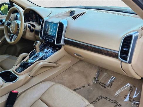 Used 2017 Porsche Cayenne Platinum Edition image 22