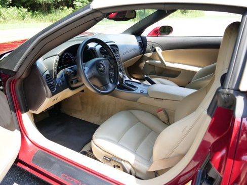 Used 2007 Chevrolet Corvette Convertible w/ Preferred Equipment Group RWD image 25