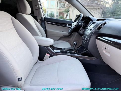 Used 2015 Kia Sorento LX image 10