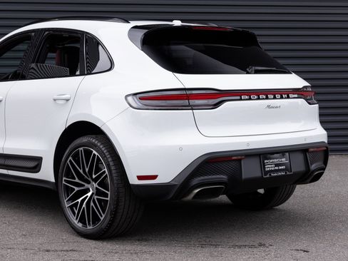Certified 2024 Porsche Macan image 11
