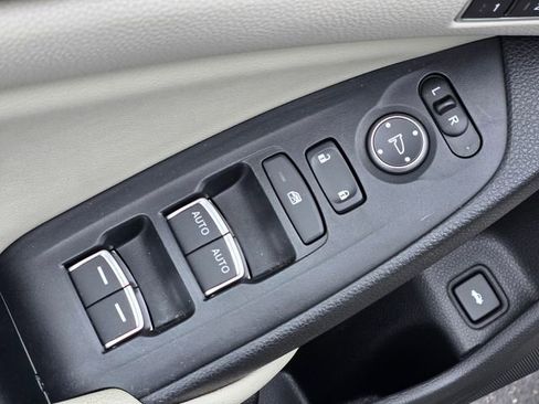 Used 2018 Honda Accord Touring image 17