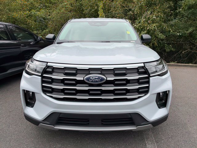 Used 2025 Ford Explorer Active w/ Active Comfort Package RWD image 5