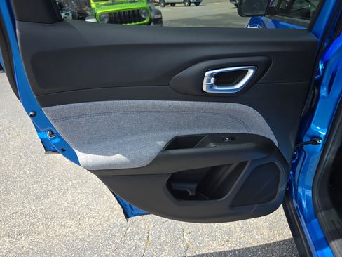 New 2025 Jeep Compass Sport image 8