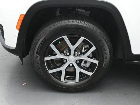 Used 2025 Jeep Grand Cherokee L Limited w/ Luxury Tech Group II AWD/4WD image 36