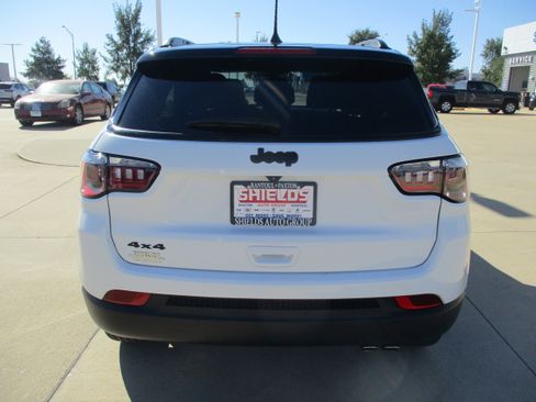 Used 2022 Jeep Compass Latitude image 5