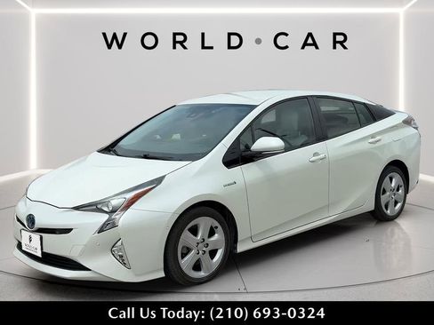 Used 2018 Toyota Prius Four Touring FWD image 3