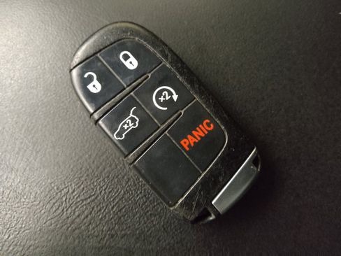 Used 2019 Jeep Grand Cherokee Altitude image 32