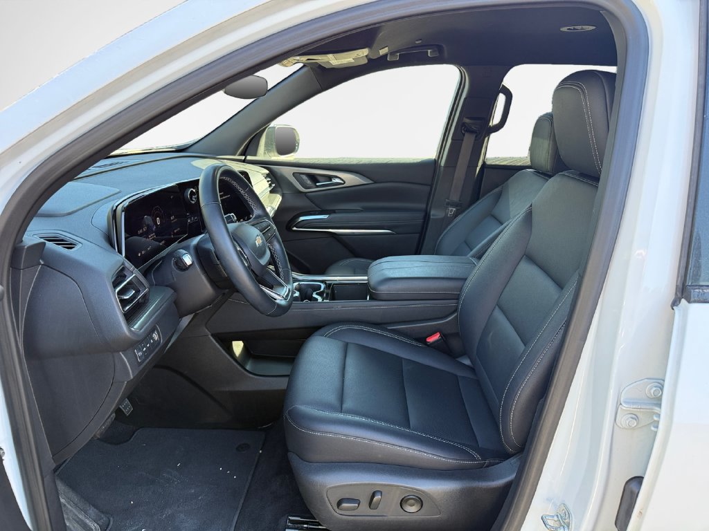 Used 2025 Chevrolet Traverse LT AWD/4WD image 12