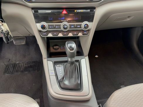 Used 2020 Hyundai Elantra SEL FWD image 21