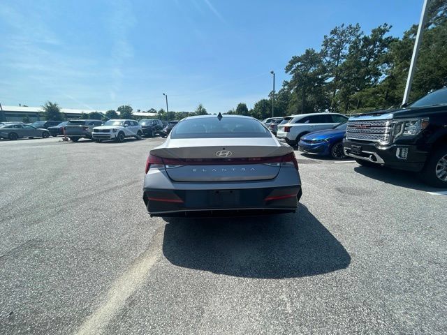 Used 2025 Hyundai Elantra SEL FWD image 5