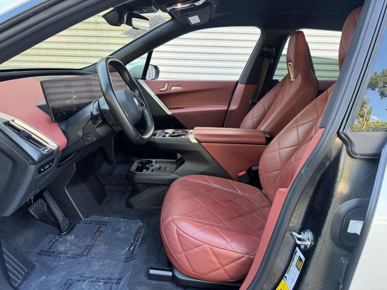Used 2022 BMW iX xDrive50 w/ Premium Package AWD/4WD image 16