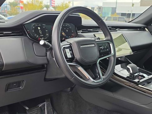 Used 2025 Land Rover Range Rover Sport SE image 2
