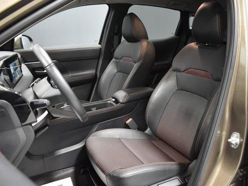 Certified 2025 Nissan Kicks SR image 5