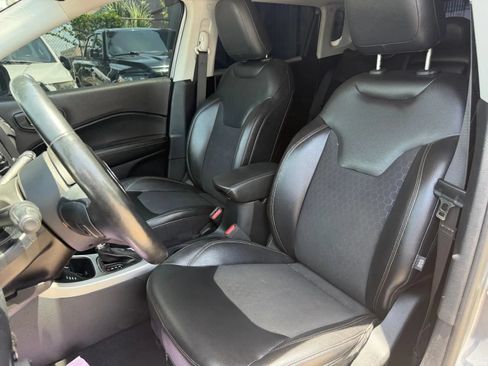 Used 2018 Jeep Compass Latitude w/ Popular Equipment Group AWD/4WD image 11