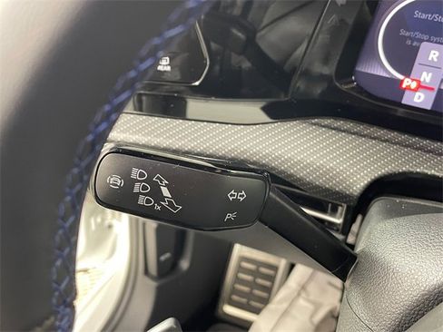 Used 2023 Volkswagen Golf R image 12