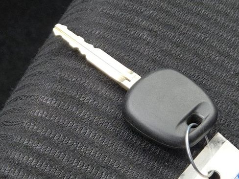 Used 2017 Toyota RAV4 LE w/ Carpet Mat Package image 21