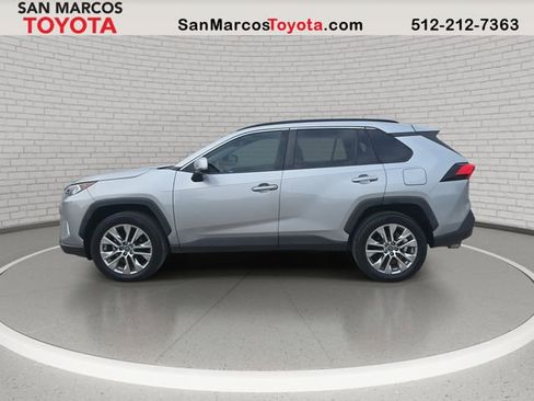 Used 2021 Toyota RAV4 XLE Premium image 8