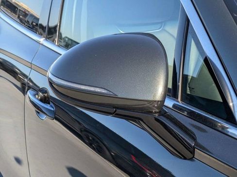 Used 2025 Genesis GV70 2.5T AWD/4WD image 11