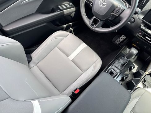 Used 2026 Toyota Camry SE AWD/4WD image 27