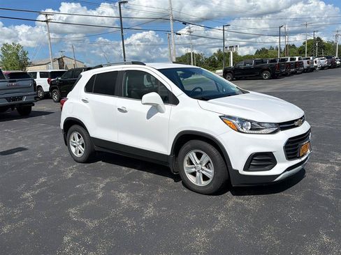 Used 2019 Chevrolet Trax LT w/ LT Convenience Package FWD image 2