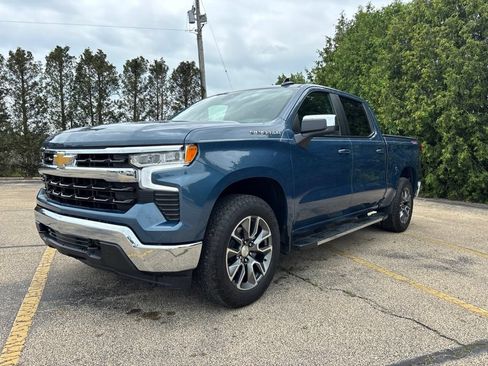 Used 2024 Chevrolet Silverado 1500 LT AWD/4WD image 2