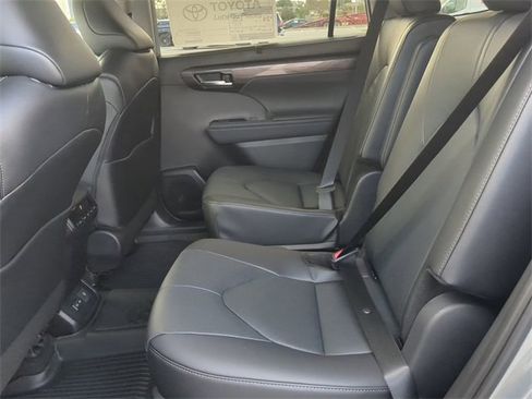 New 2026 Toyota Highlander Limited image 14