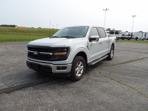 Used 2024 Ford F150 XLT w/ Equipment Group 302A MID image 2