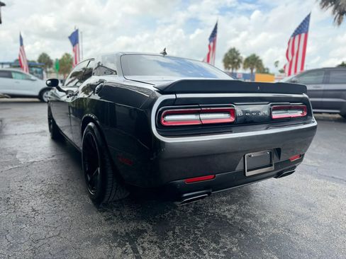 Used 2015 Dodge Challenger R/T Scat Pack w/ Leather Interior Group RWD image 9