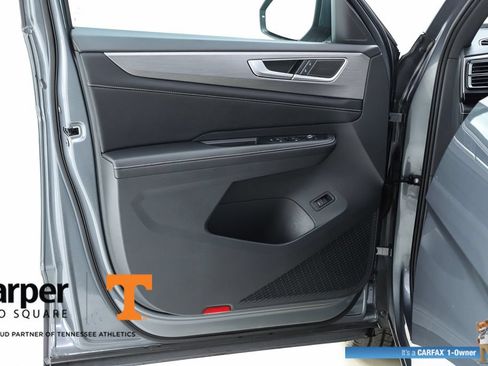 Used 2024 Volkswagen Atlas Cross Sport SE w/ Panoramic Sunroof Package FWD image 18