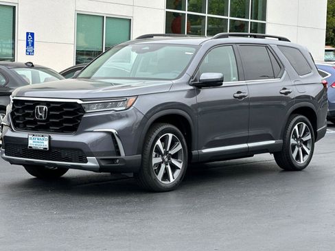 Certified 2025 Honda Pilot Touring image 7