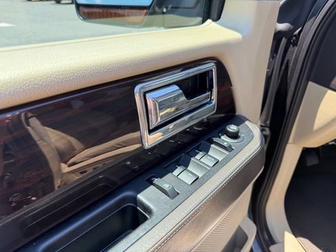 Used 2015 Lincoln Navigator L 4WD w/ Equipment Group 101A Reserve image 16