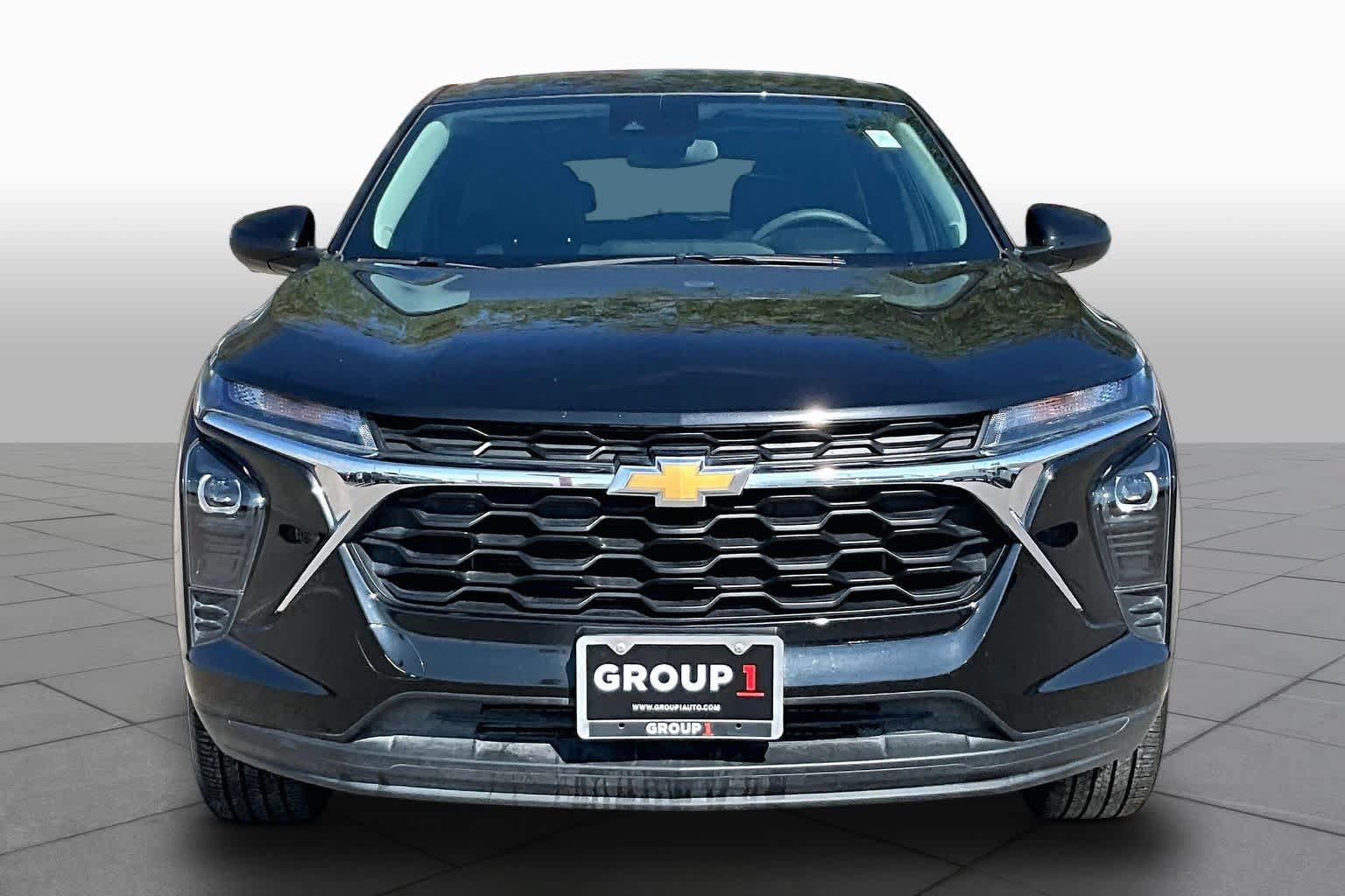 Used 2025 Chevrolet Trax LS w/ LS Convenience Package FWD image 3