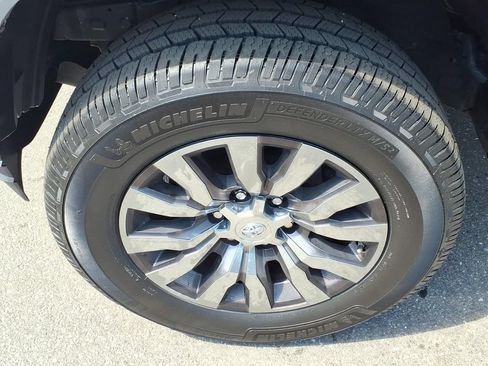 Used 2020 Toyota Tacoma Limited AWD/4WD image 9