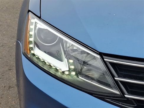 Used 2016 Volkswagen Jetta SEL w/ Lighting Package image 27