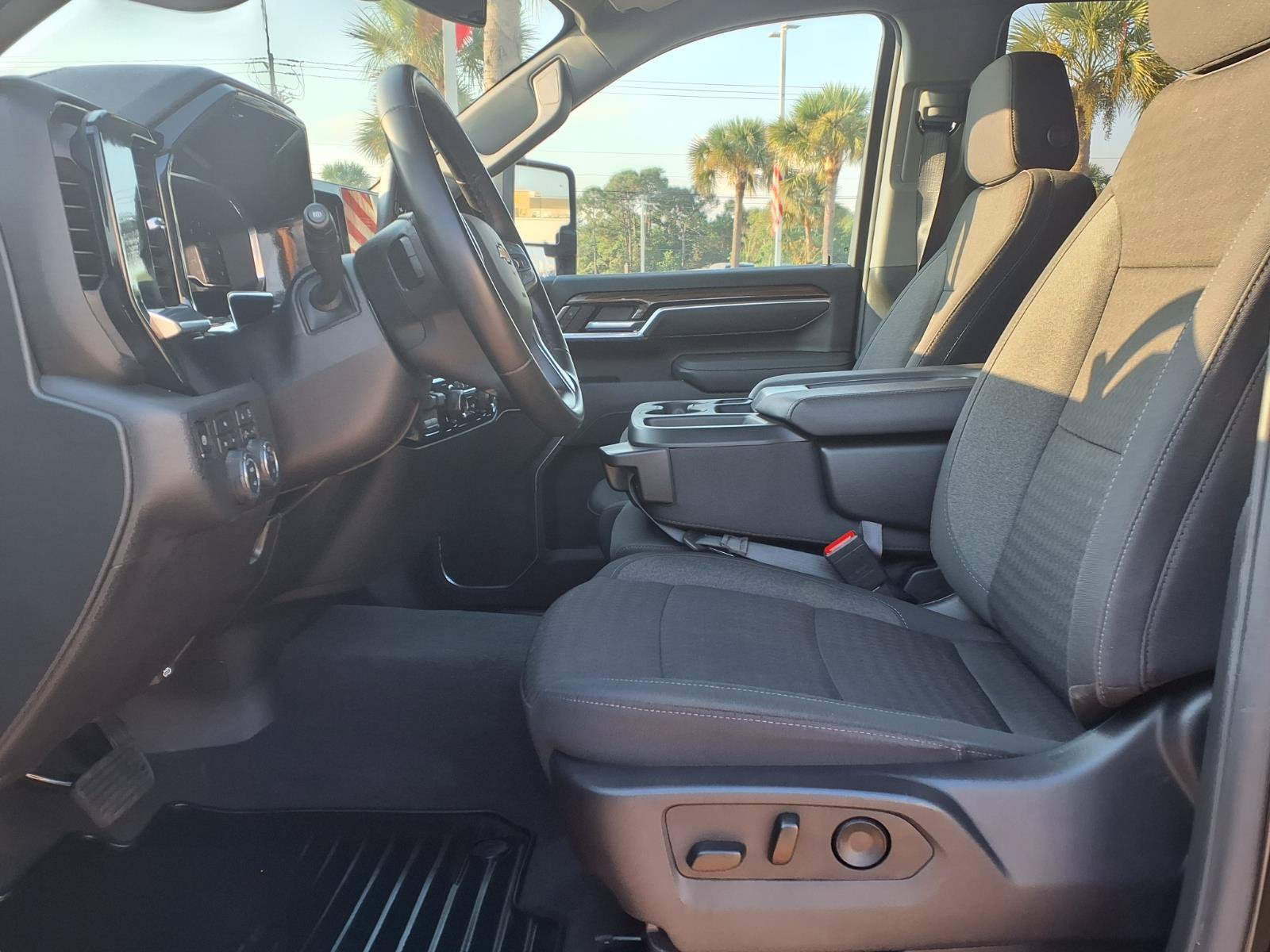 Used 2025 Chevrolet Silverado 2500 LT w/ Safety Package AWD/4WD image 25