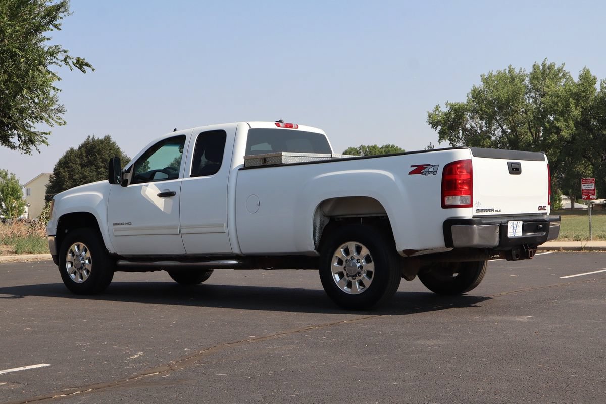 Used 2011 GMC Sierra 2500 SLE w/ Suspension Package, Off-Road AWD/4WD image 7