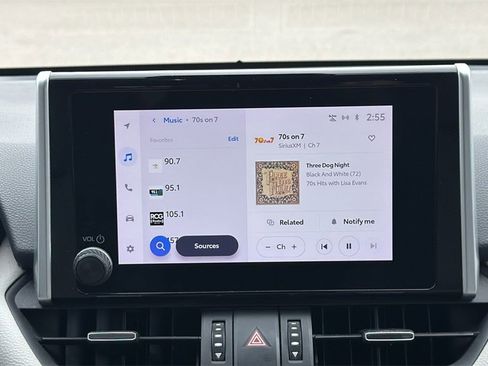 Used 2023 Toyota RAV4 XLE Premium image 21